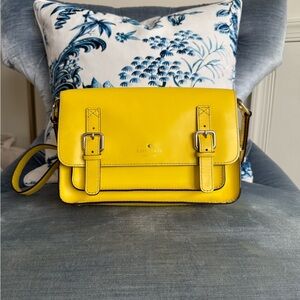 Kate Spade Essex Scout Crossbody Messenger Crossbody in Yellow